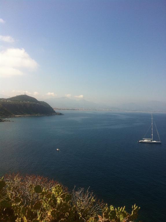 Gli Appartamenti Degli Dei Milazzo Exterior foto